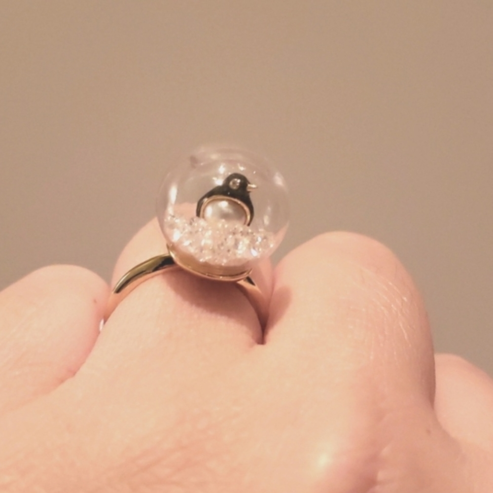 Kate Spade Gold Penguin Snow Globe Ring Size 6 - Picture 3 of 3